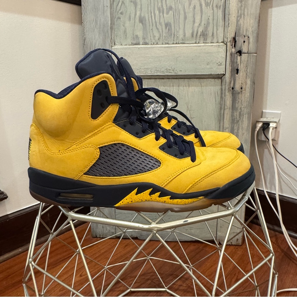 Nike  Air Jordan 5 Retro SP "Michigan" Amarillo and College Navy Size 13
